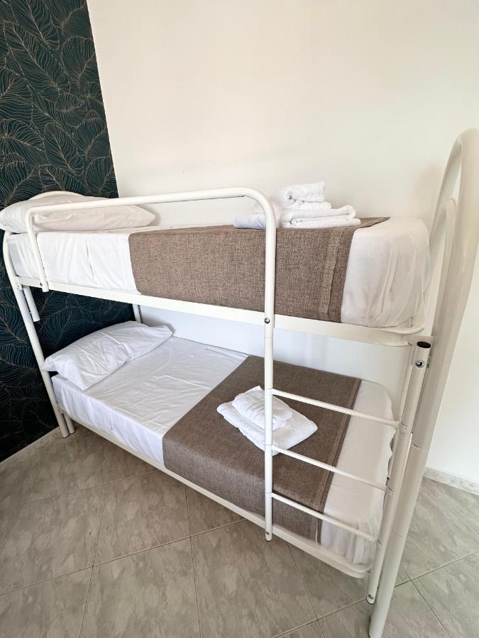 Airport Seaview Rooms Napels Buitenkant foto